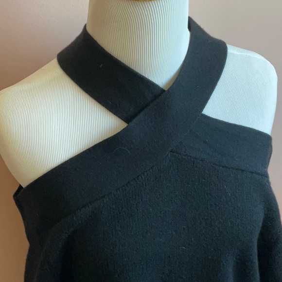 Line & Dot Sweater - Picture 2 of 4